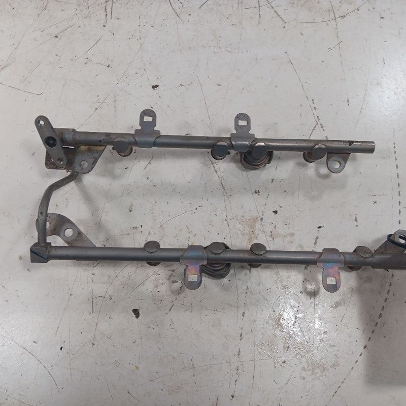 INFINITI QX50 Fuel Rail Injection Injector Mount Bar  2017 2016 2015 2014