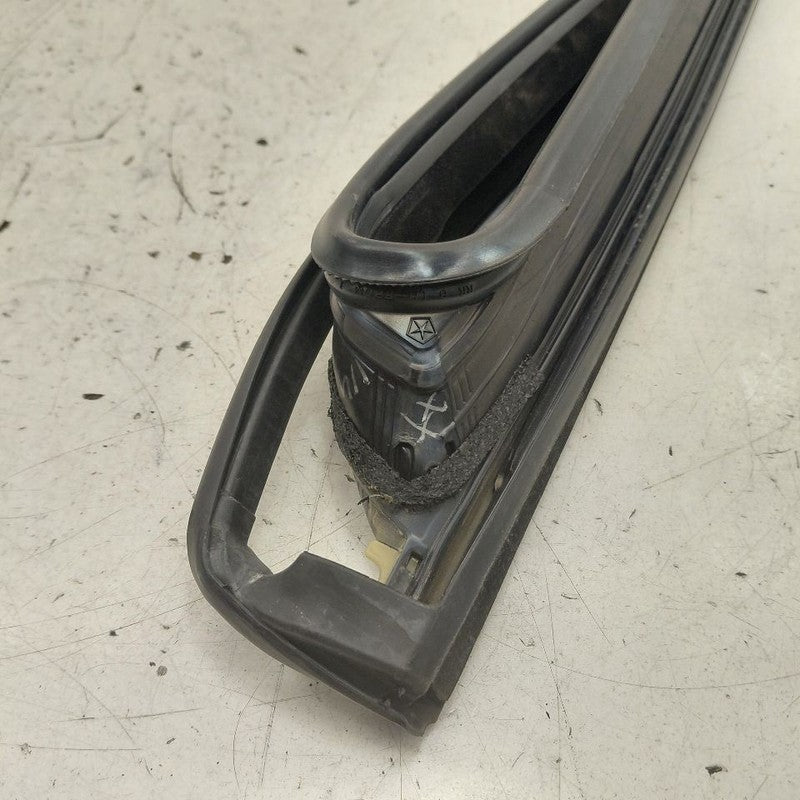 Jeep Cherokee Door Glass Window Seal Rubber Left Driver Rear Back 2019