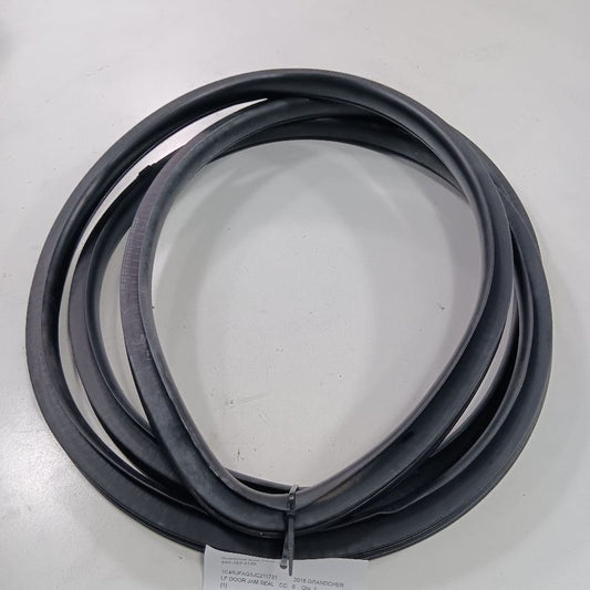 Grand Cherokee On Body Door Jamb Seal Gasket Front Left Driver  2017 2018 2019 