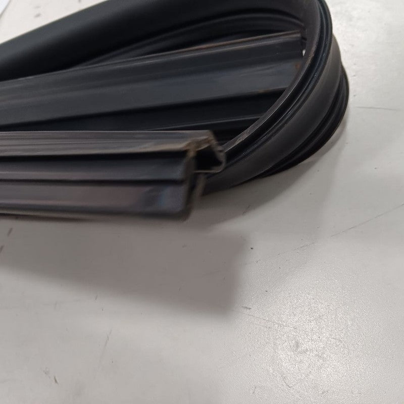 Kia Optima Door Glass Window Seal Rubber Left Driver Front  2020 2019 2018 2017