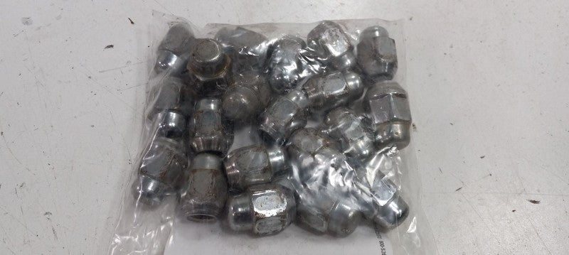Hyundai Santa Fe Lug Nut Set 2010 2011 2012 OEM