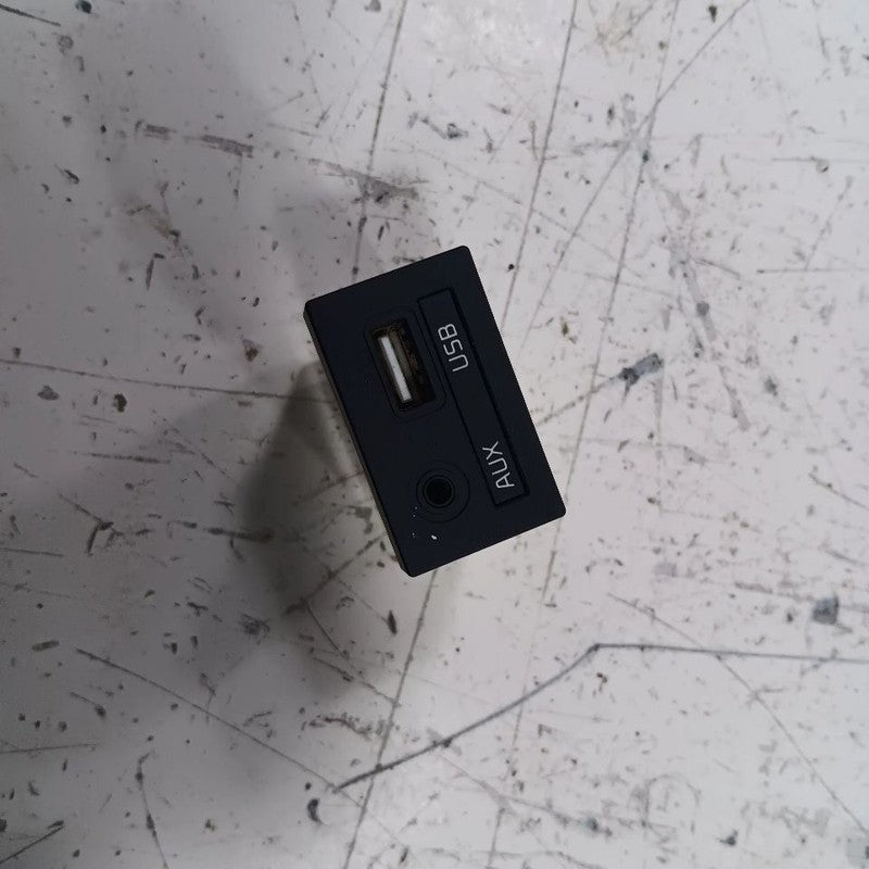 Kia Forte USB Plug In Hub Port  2015 2016 2017 2018 OEM