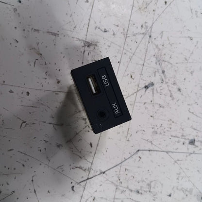 Kia Forte USB Plug In Hub Port  2015 2016 2017 2018 OEM