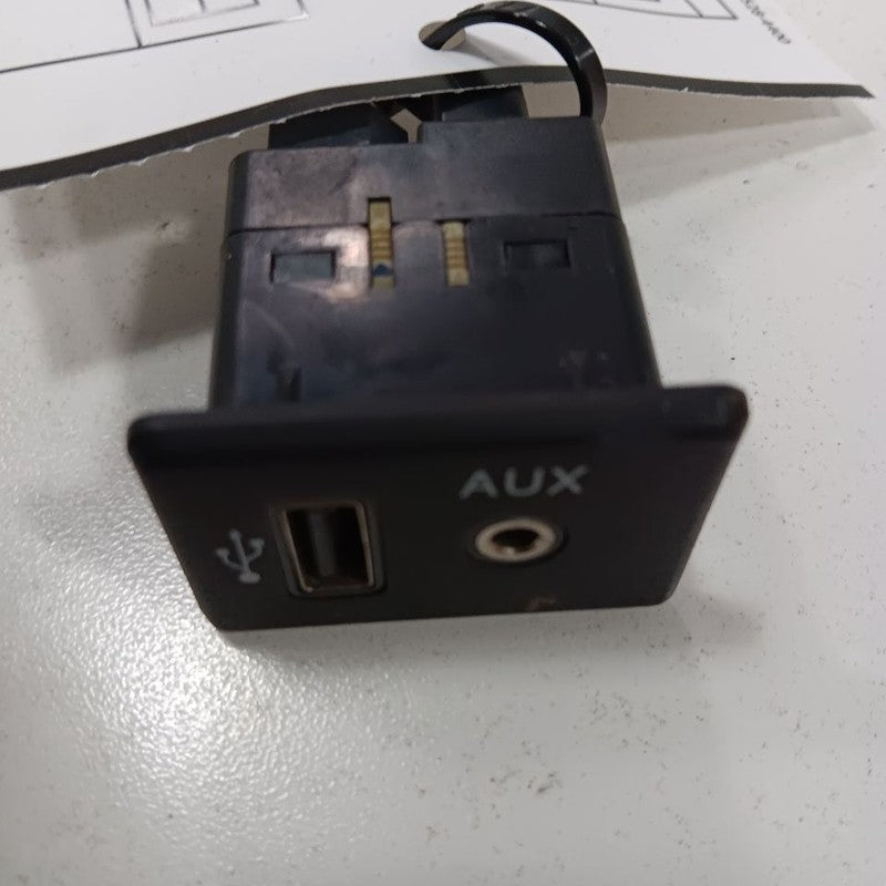 Nissan Altima USB Plug In Hub Port  2017 2016 OEM