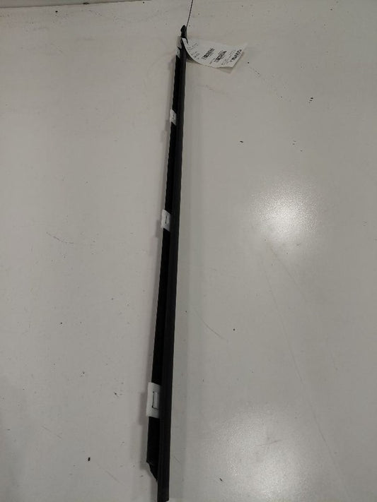 Hyundai Tucson Door Glass Window Weather Strip Trim Front Right Passen