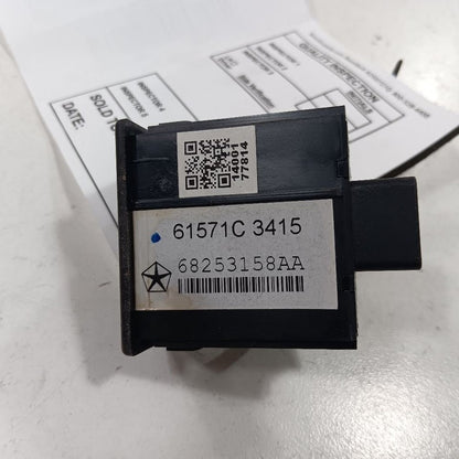 Chrysler 300 USB Plug In Hub Port  2015 2016 2017 2018 2019