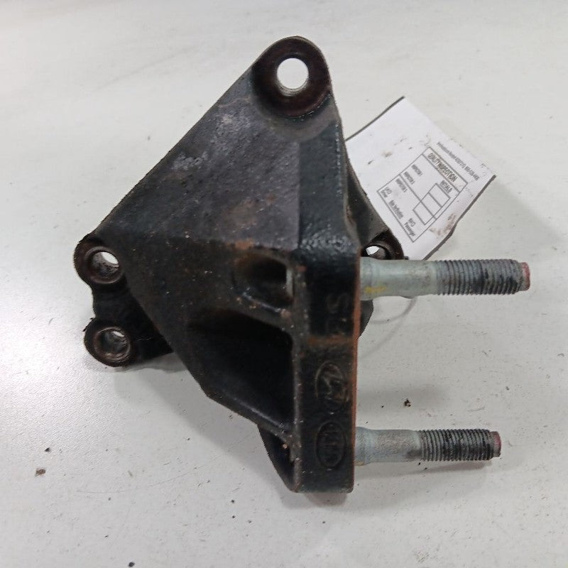 Hyundai Accent Engine Motor Mount Bracket Right Passenger  2017 2016 2