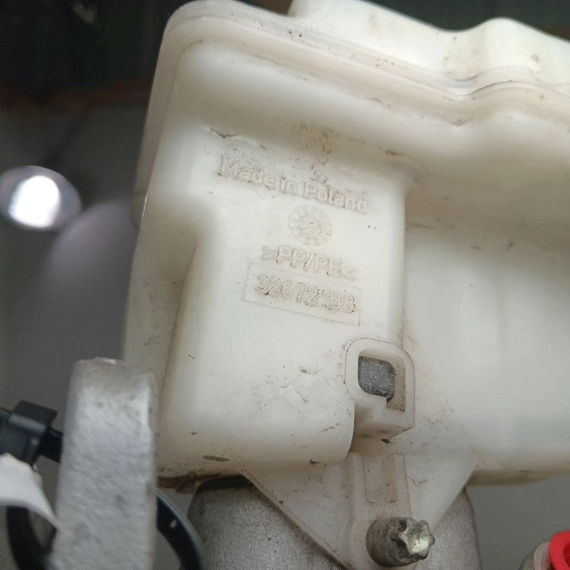 Brake Master Cylinder Fits 21-23 Nissan Kicks