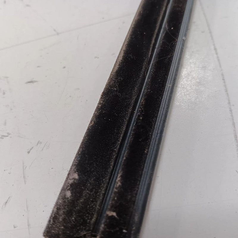 Hyundai Accent Door Glass Window Weather Strip Trim Rear Right Passeng