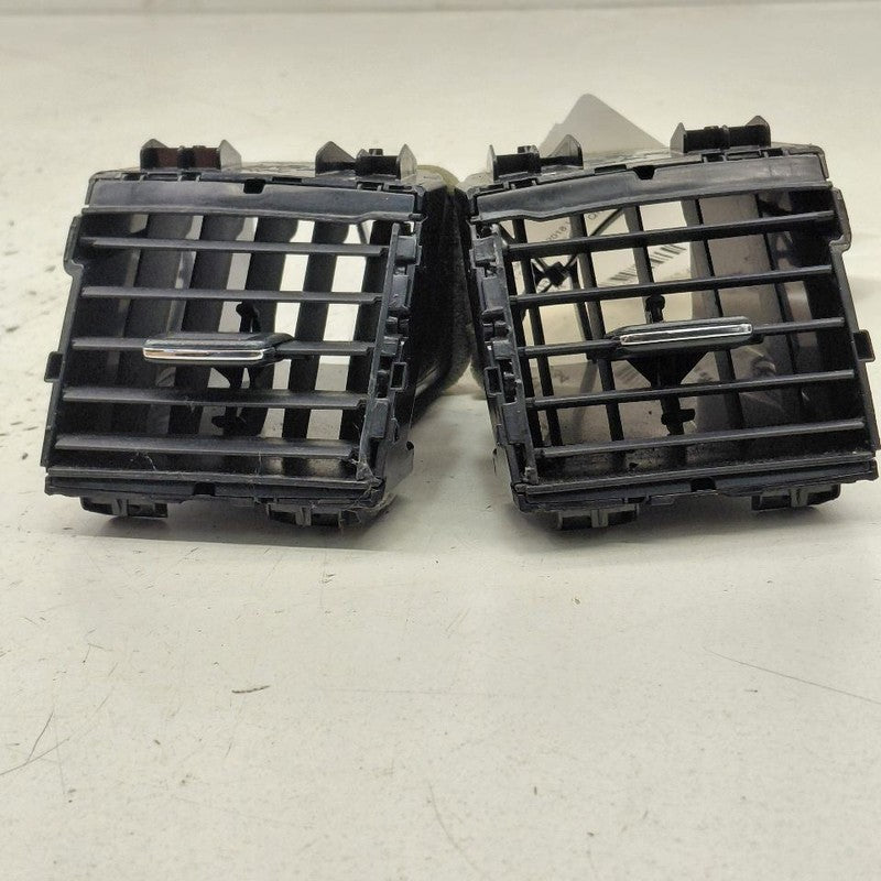 Nissan Versa Note Dash Air Vent Center Middle  2019 2018 2017