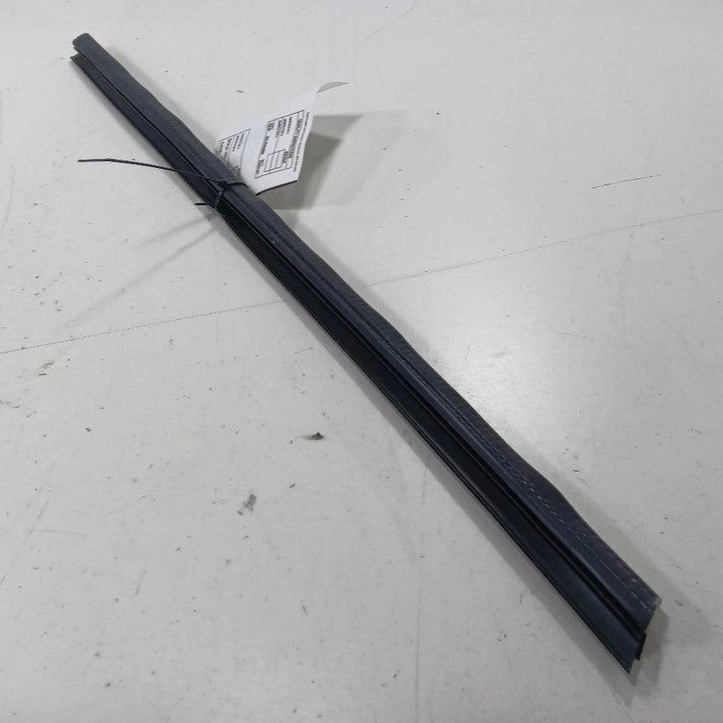Chevy Malibu Left Front Weather Strip Interior  2019 2020 2021 2022 20