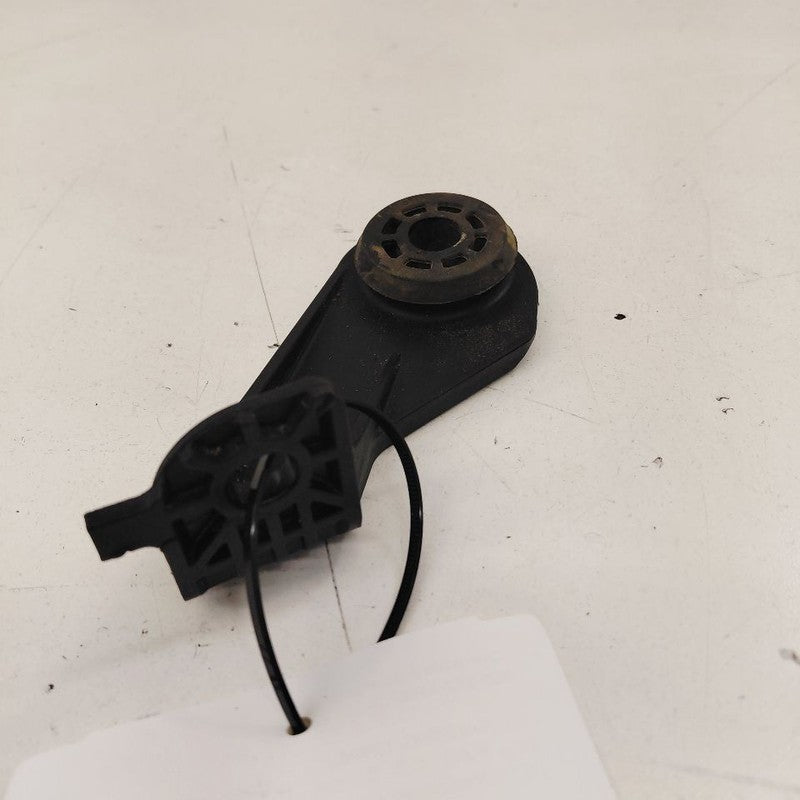 Chevy Volt Driver Left Side Radiator Upper Insulator {23147476} 2019 2
