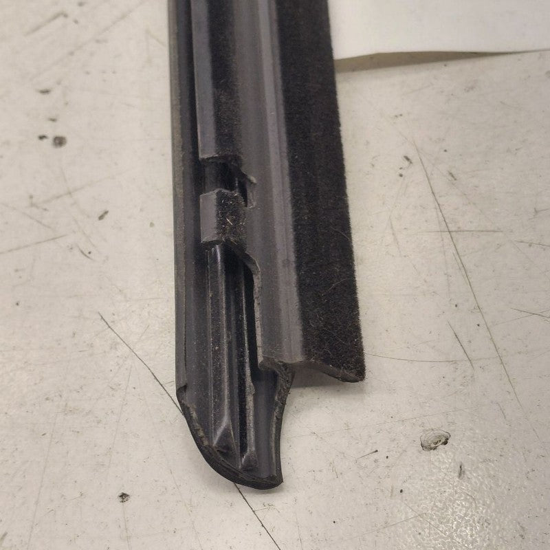 Mitsubishi Mirage Door Glass Window Weather Strip Front Right Passenge