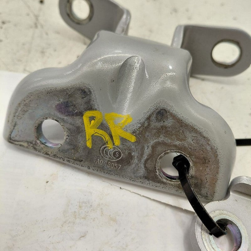 Kia Sportage Door Hinge Set Right Rear Passenger  2020 2021 2022