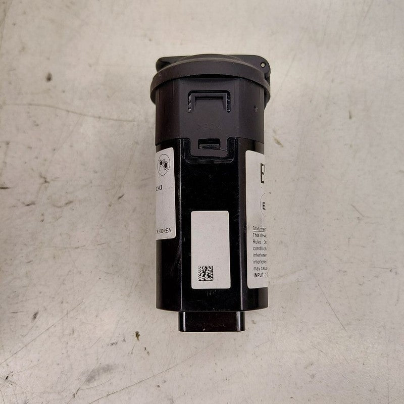 Hyundai Santa Fe USB Charging Port {96125S1500} 2019 2020