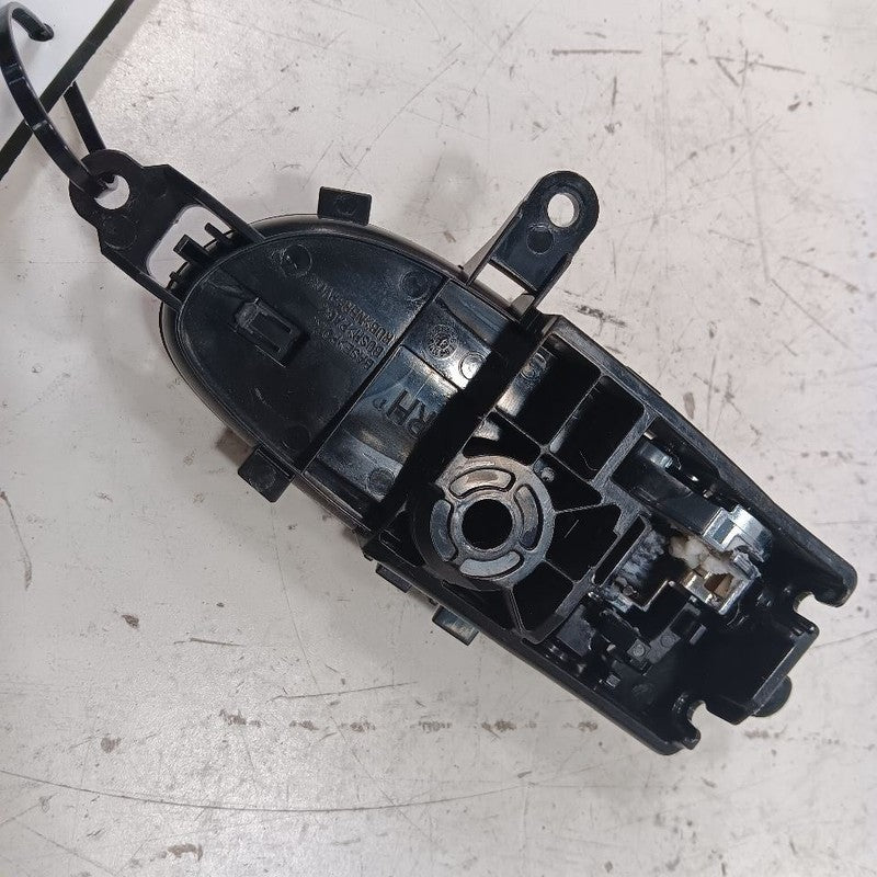 Nissan LEAF Door Handle Right Passenger Front Interior Inside  2013 20