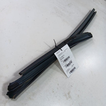 Grand Cherokee Door Glass Window Seal Rubber Left Driver Rear Back  2017 2018 
