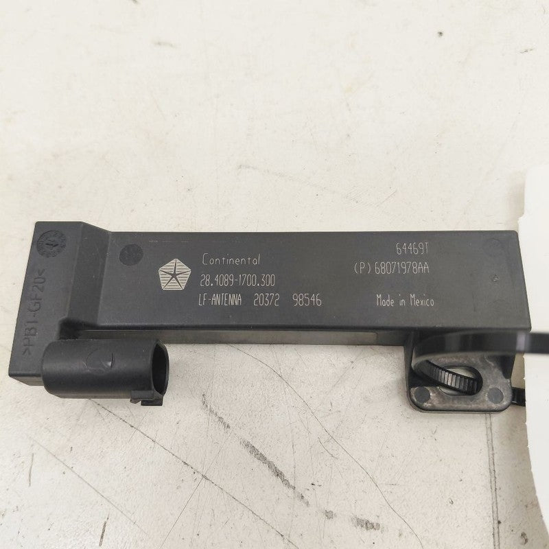Chrysler 300 Keyless Entry Antenna Module {68071978AA} 2017 2018 2019 