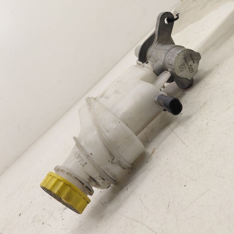 Brake Master Cylinder Fits 15-18 Jeep Renegade