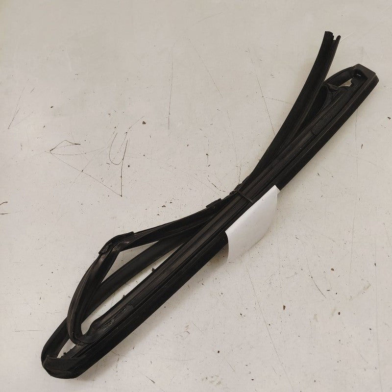 Cadillac XTS Door Glass Window Seal Rubber Right Passenger Rear Back 2