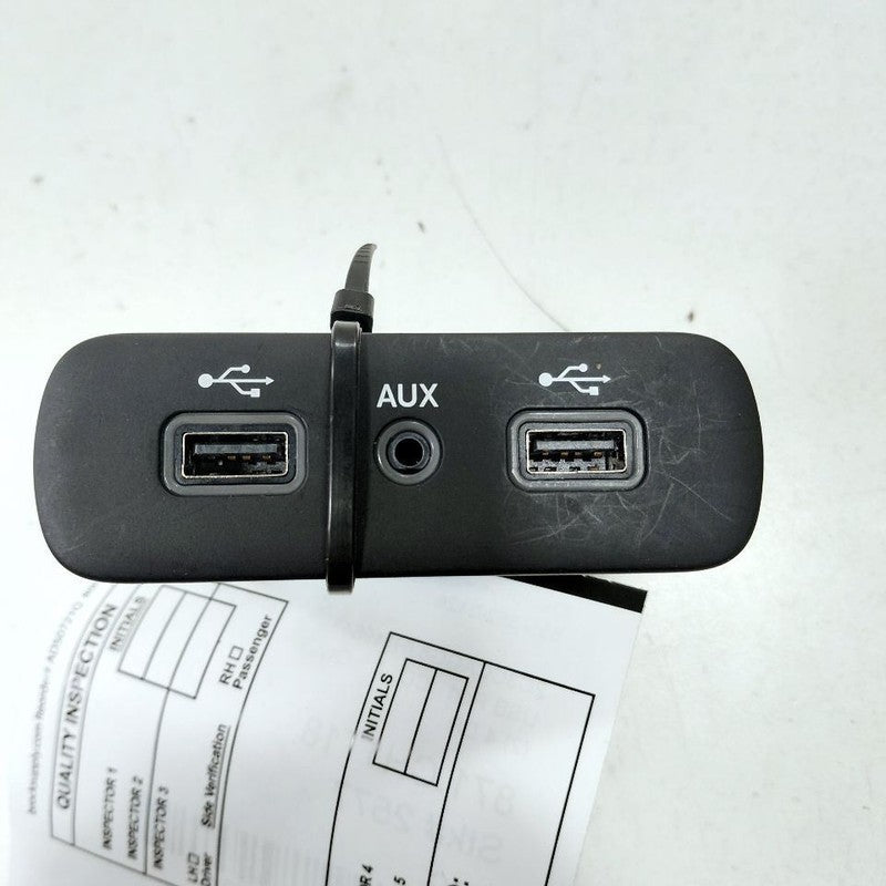 Chrysler 300 USB Plug In Hub Port  2017 2018 2019 OEM