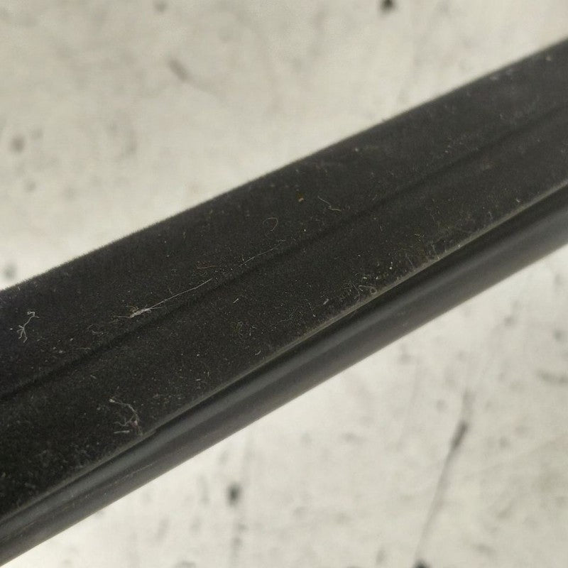 Hyundai Veloster Right Front Weather Strip Interior  2017 2016 2015 20