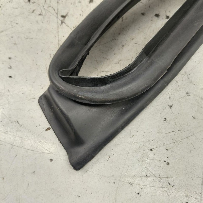 Chevy Trax On Door Seal Rubber Right Passenger Front  2022 2021