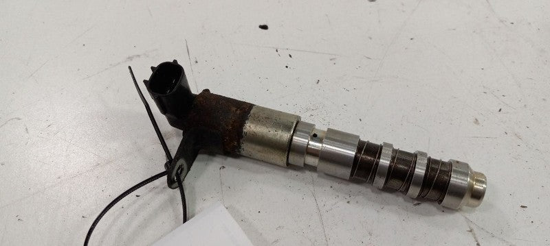 Cadillac SRX Variable Timing Gear Oil Control Valve Solenoid Cylinder 