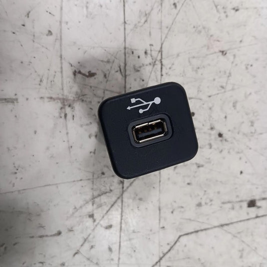 Jeep Renegade USB Plug In Hub Port  2015 2016 2017 2018 OEM