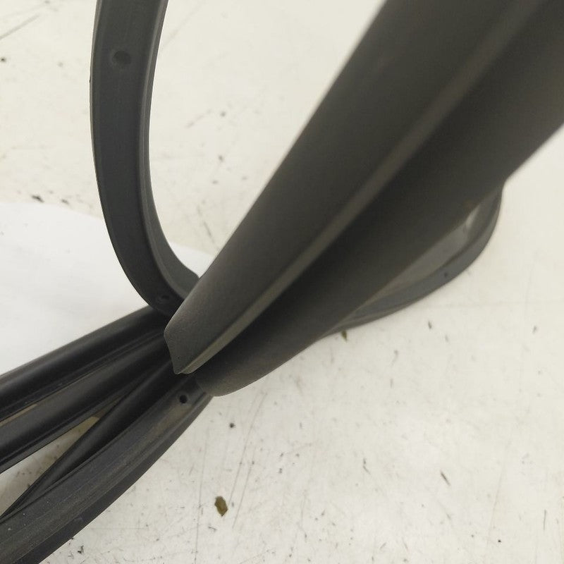 Mitsubishi Outlander   On Door Seal Rubber Left Driver Front  2018 201