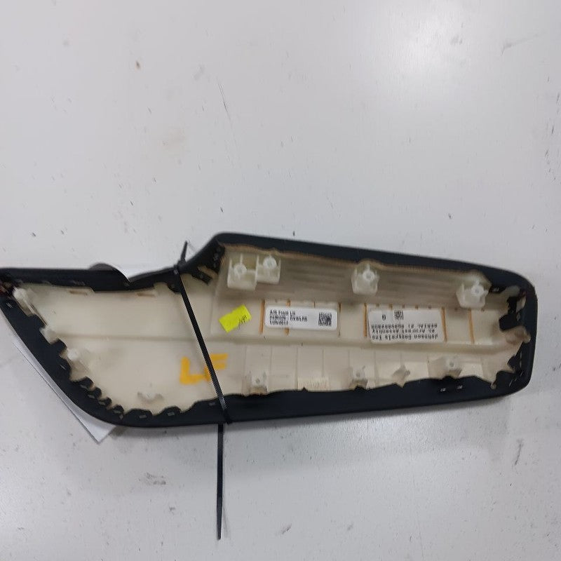 Jeep Cherokee Driver Left Front Door Arm Rest  2015 2016 2017