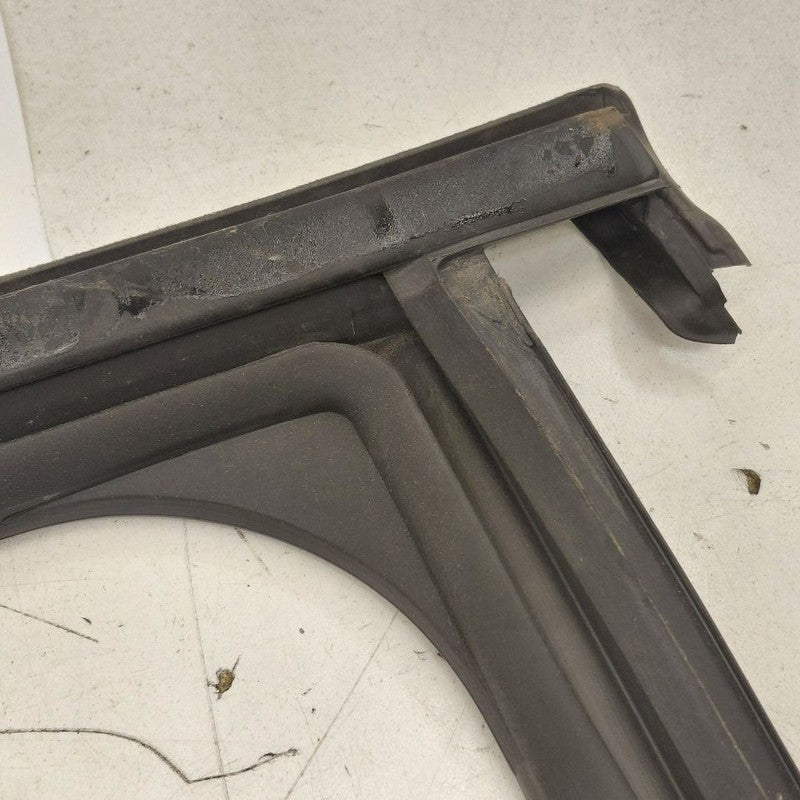 2018 Fiat 500 X Model Door Glass Window Seal Rubber Right Passenger Re