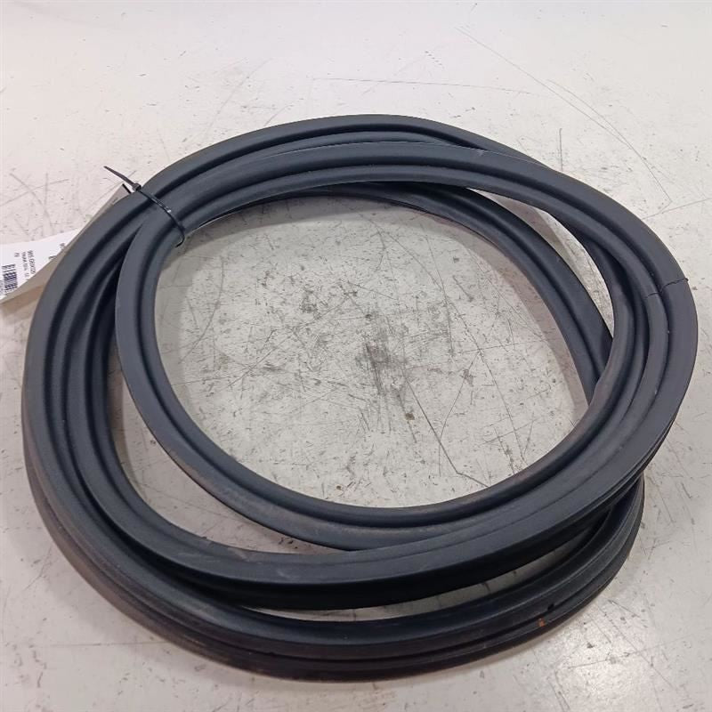 Buick Encore Trunk Lid Hatch Door Rear Back Rubber Seal  2017 2018 201