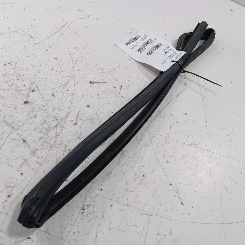 Hyundai Accent Door Glass Window Seal Rubber Right Passenger Rear Back