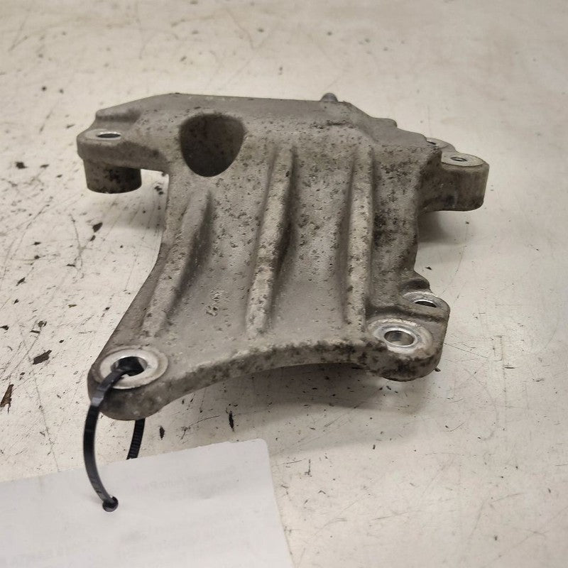 Hyundai Santa Fe Engine Motor Mount Bracket Right Passenger  2019 2020