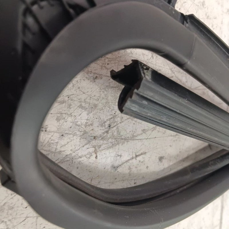 Nissan Kicks Door Glass Window Seal Rubber Right Passenger Front  2021
