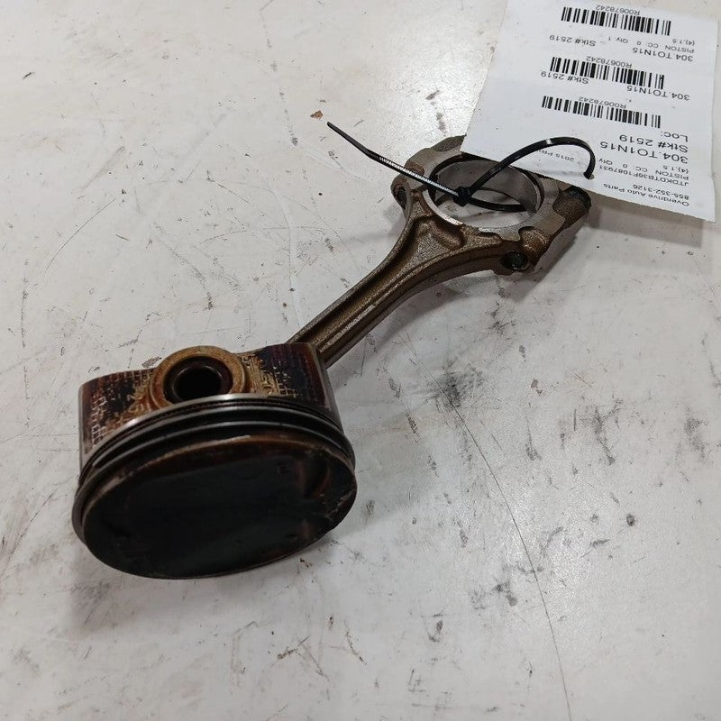 Toyota Prius C Single Piston With Connecting Rod   2017 2016 2015 2014