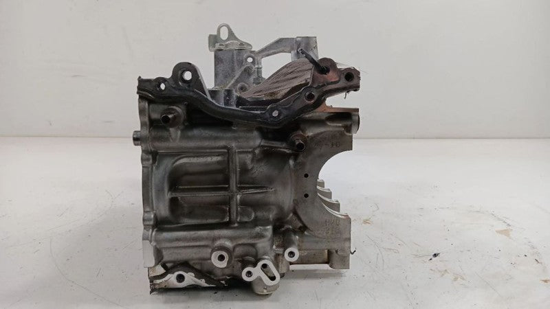 Engine Cylinder Block Right Gasoline Fits 18-19 XV CROSSTREK OEM