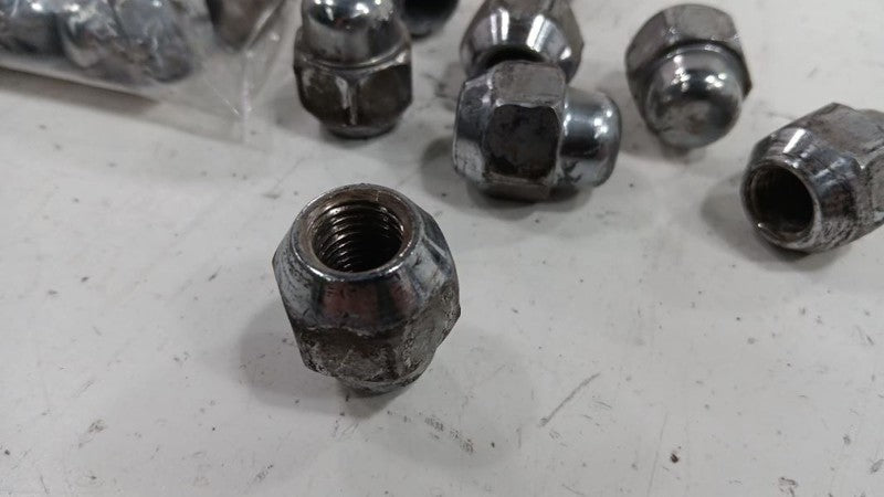 Hyundai Elantra Lug Nut Set  2011 2012 2013 2014 2015 2016 OEM