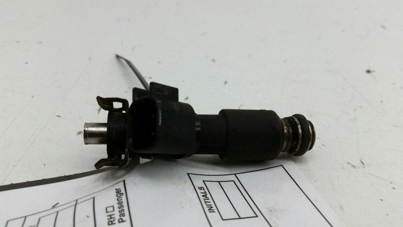 12582219 Fuel Injection Injector 2.2L Opt NT7 Fits 05-10 Chevy Cobalt OEM