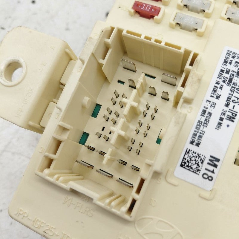 Hyundai Veloster Cabin Fuse Box Interior Inner Under Dash  2017 2016 2