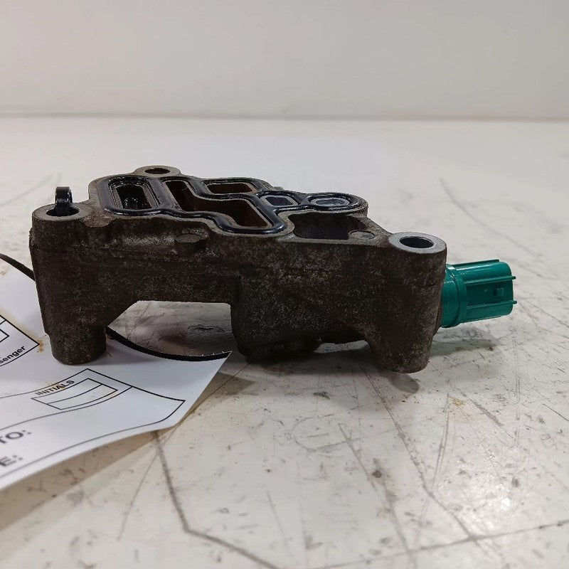 Honda CR-V Variable Timing Gear Oil Control Valve Solenoid Cylinder He