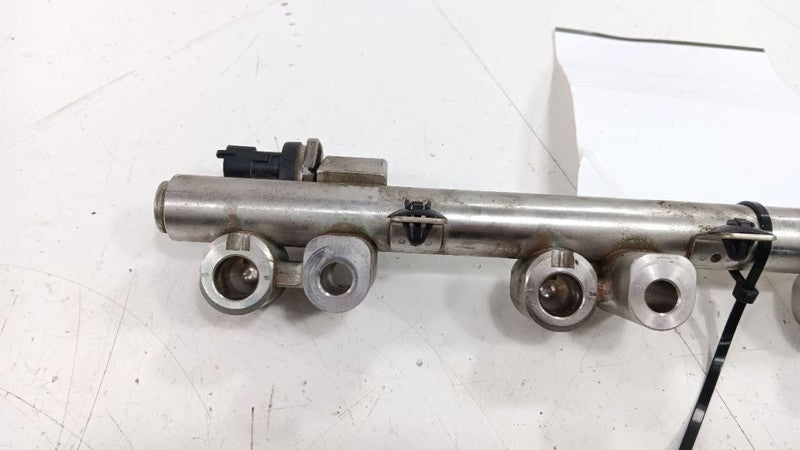 Hyundai Sonata Fuel Rail Injection Injector Mount Bar 2018 2019 OEM