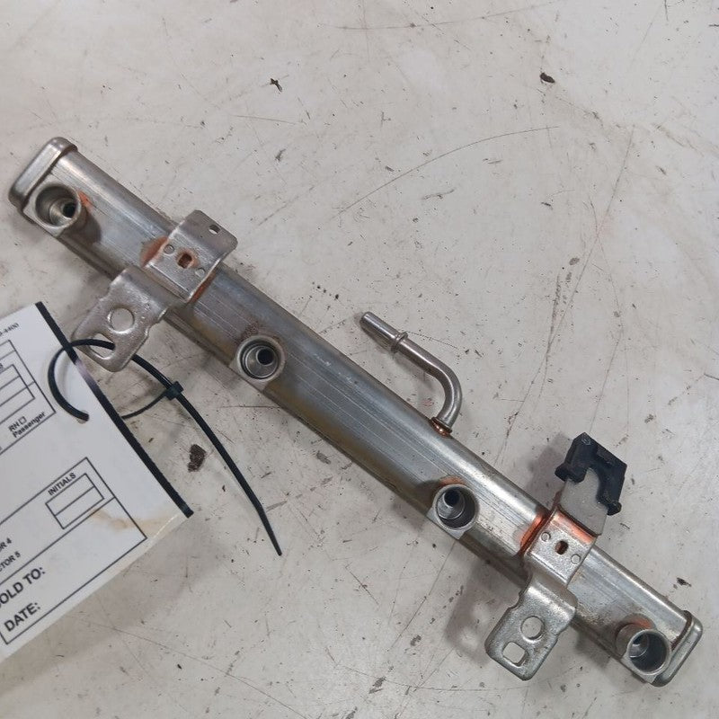 Jeep Renegade 2.4 Fuel Rail Injection Injector Mount Bar 2023 2022 2021 2020