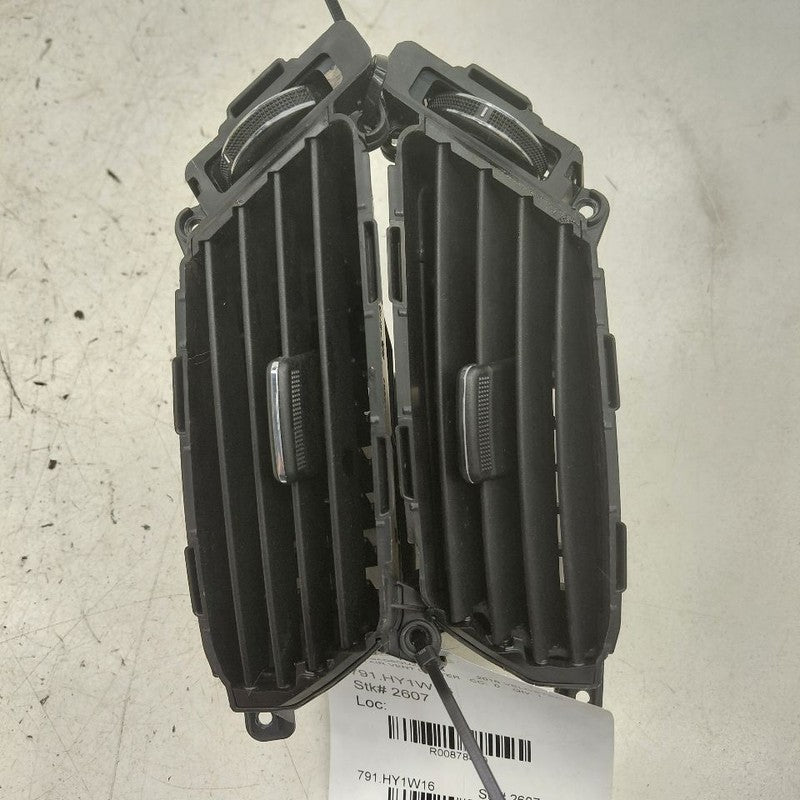 Hyundai Veloster Dash Air Vent Center Middle  2017 2016 2015 2014