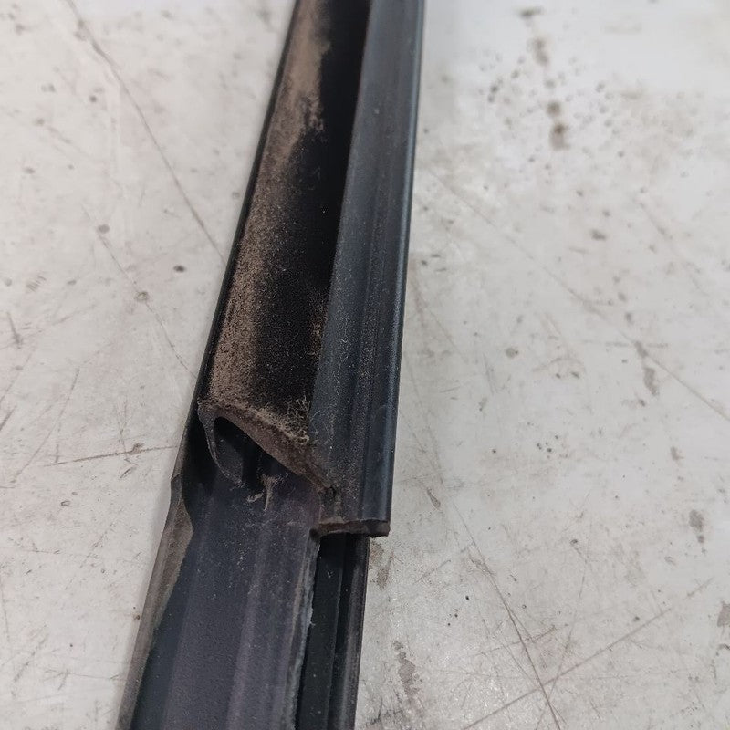 Jeep Renegade Door Glass Window Weather Strip Trim Rear Right Passenge