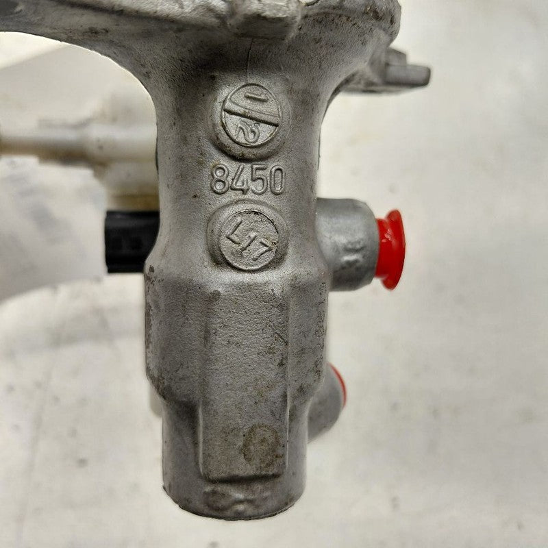 Brake Master Cylinder Fits 12-19 Nissan Versa
