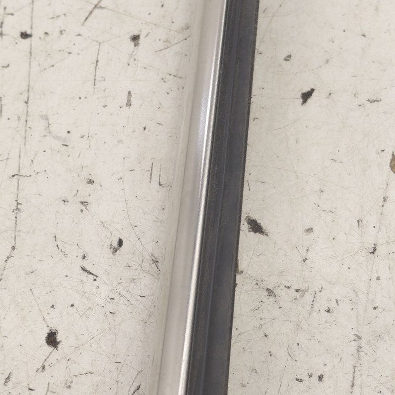 Kia Sorento Door Glass Window Weather Strip Trim Front Right Passenger