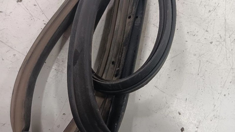 Kia Forte On Door Seal Rubber Right Passenger Rear Back  2014 2015 2016 2017 201