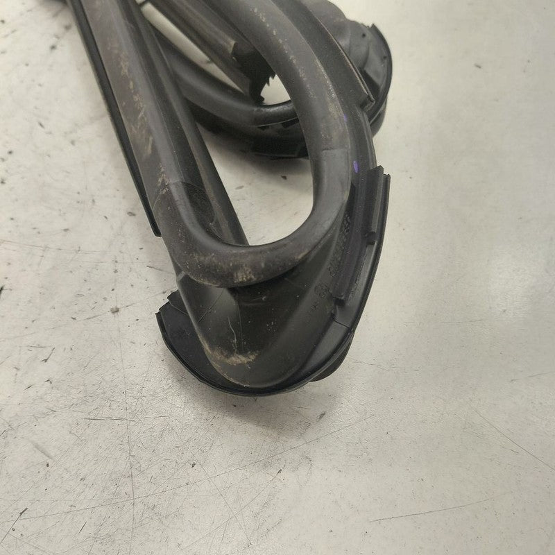 Nissan Versa Note Door Glass Window Seal Rubber Right Passenger Front 